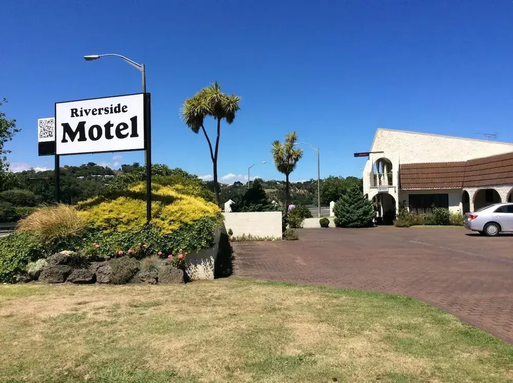 Riverside Motel