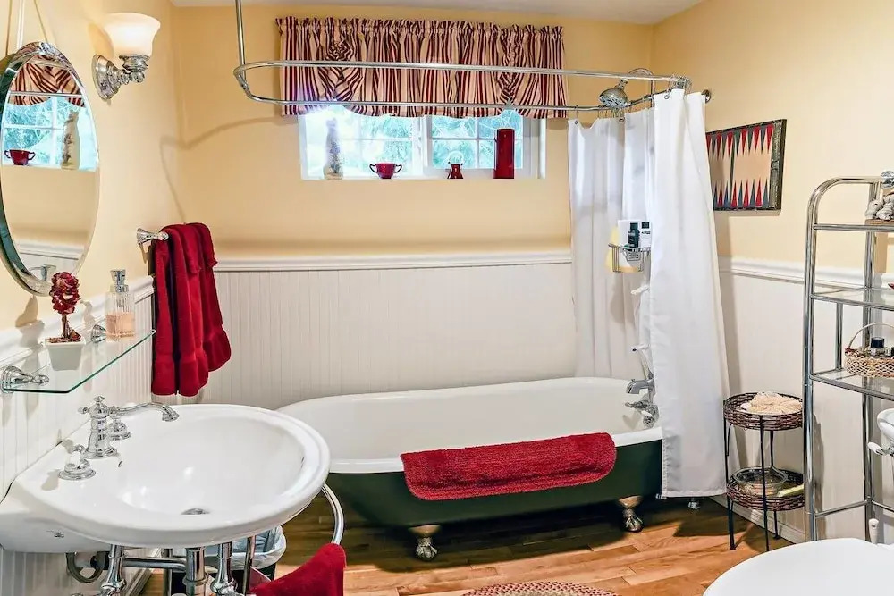 Romantic Rogue River Cottage ~ Near Del Rio Winery