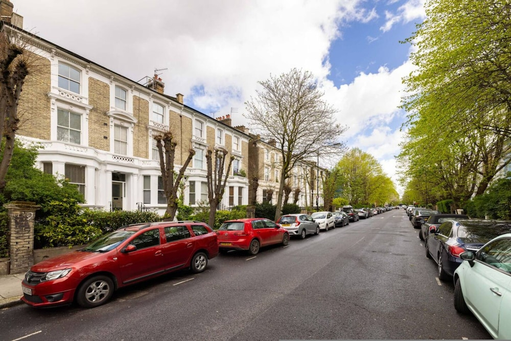 Victorian Blush 1BR Near Portobello Notting Hill