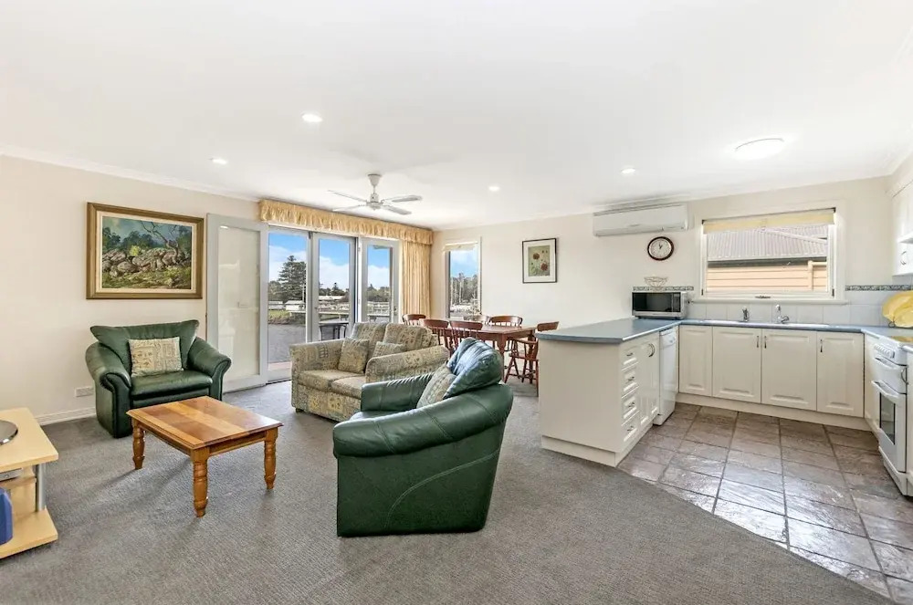River Charm Apartment