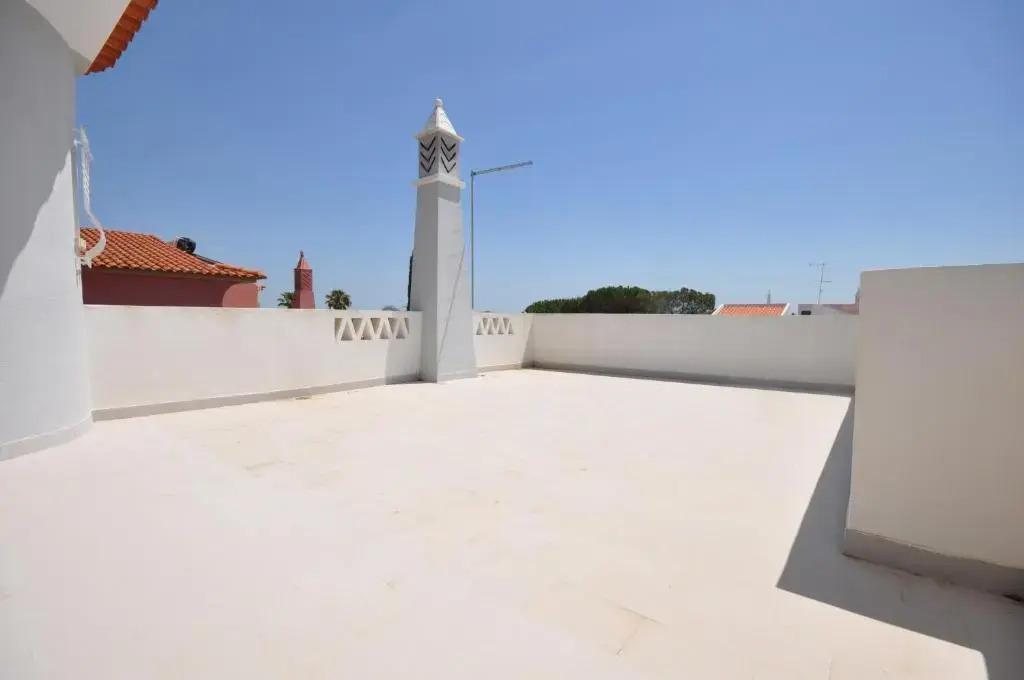 Charming Villa With Private Pool in Vibrant Vilamoura, Free AC and Wifi