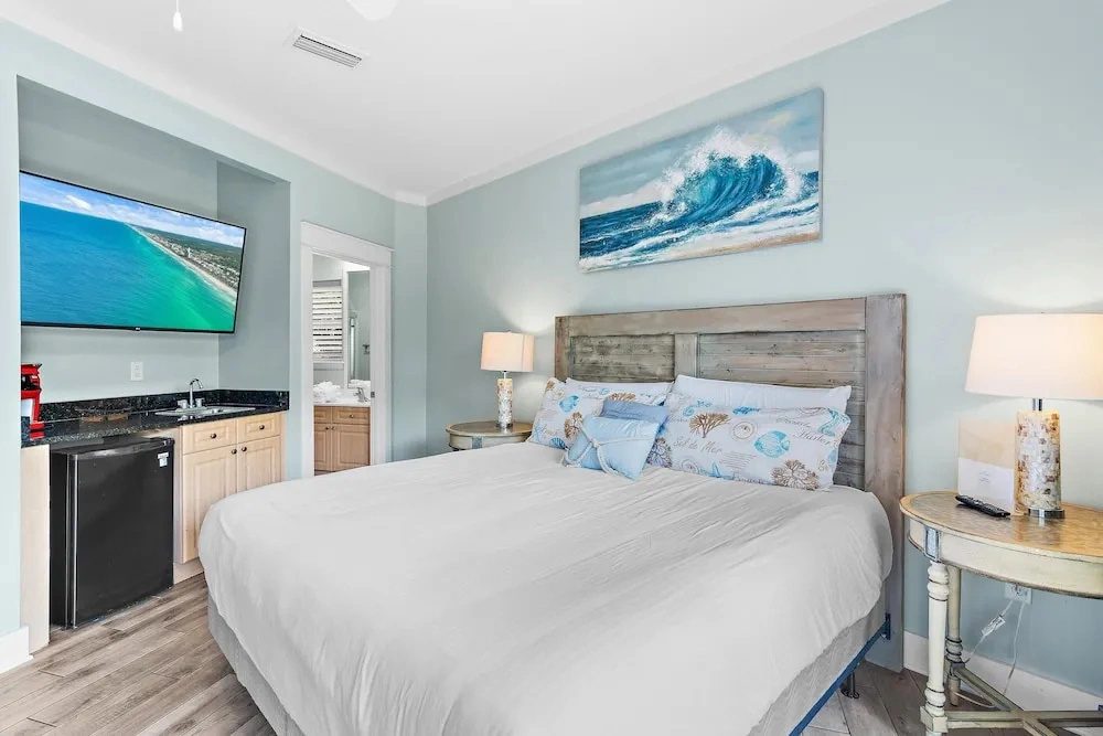 Beach Pointe 203