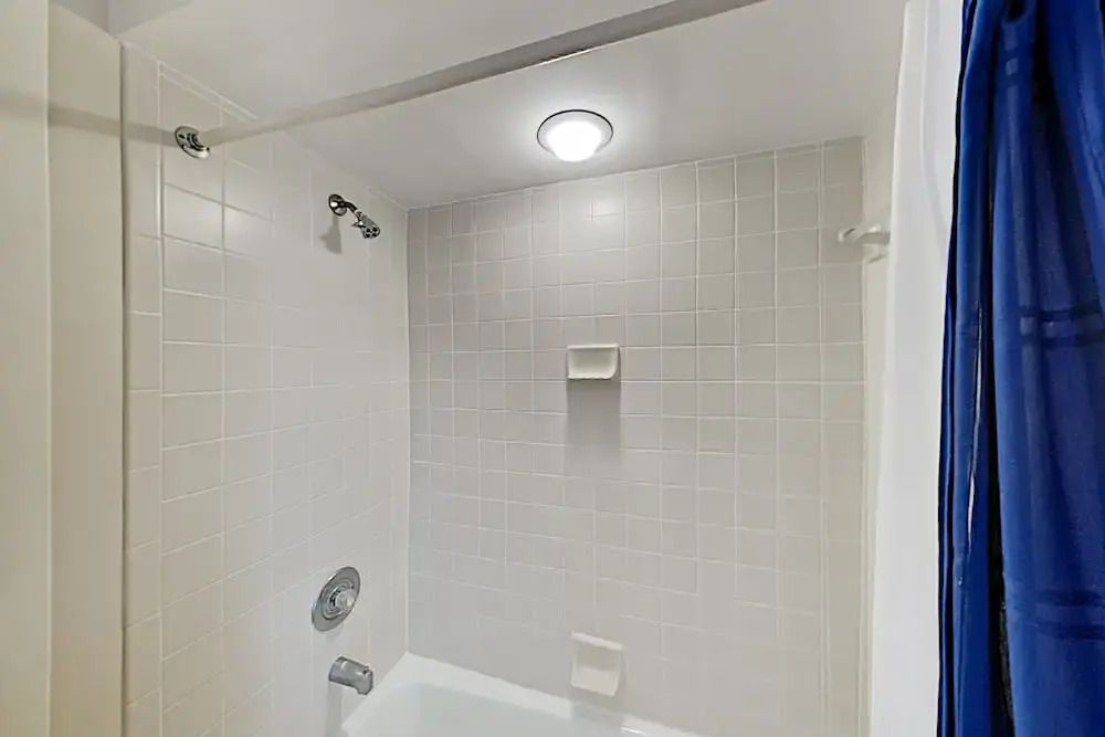 7811cent 2 Bedroom Condo