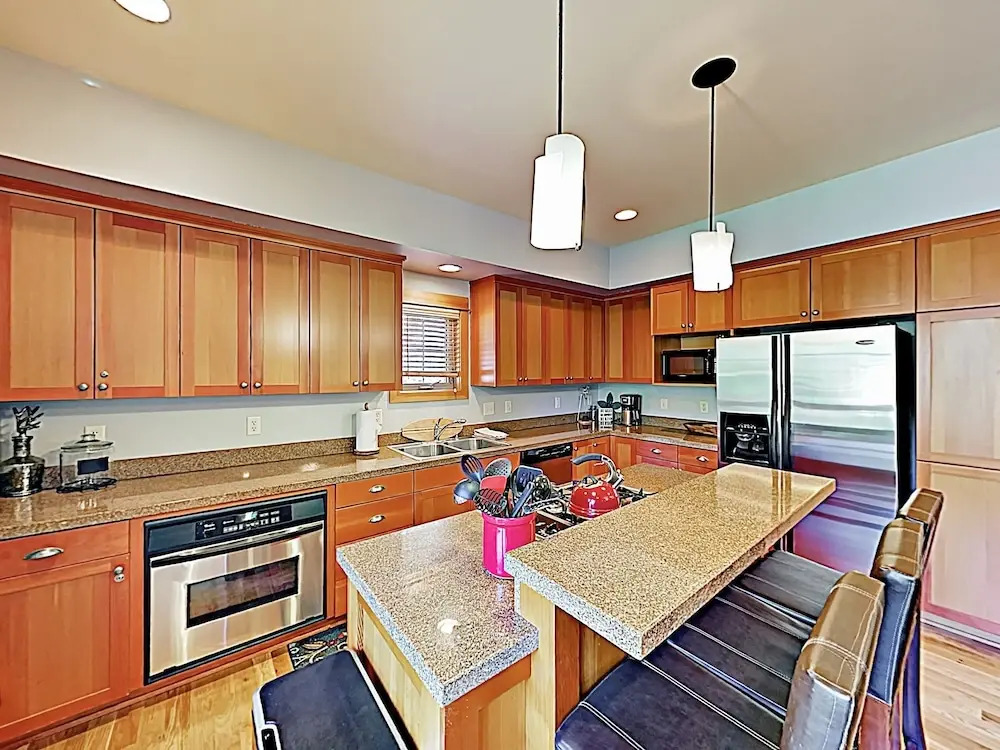 New Listing! 44 Freemont Crossing W/ Hot Tub 3 Bedroom Townhouse