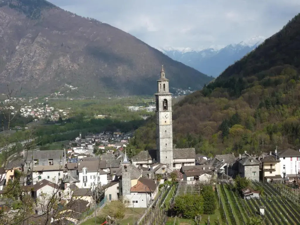 Ferienhaus mit Garten in CH 6616 Losone Tessin Casa Sabina