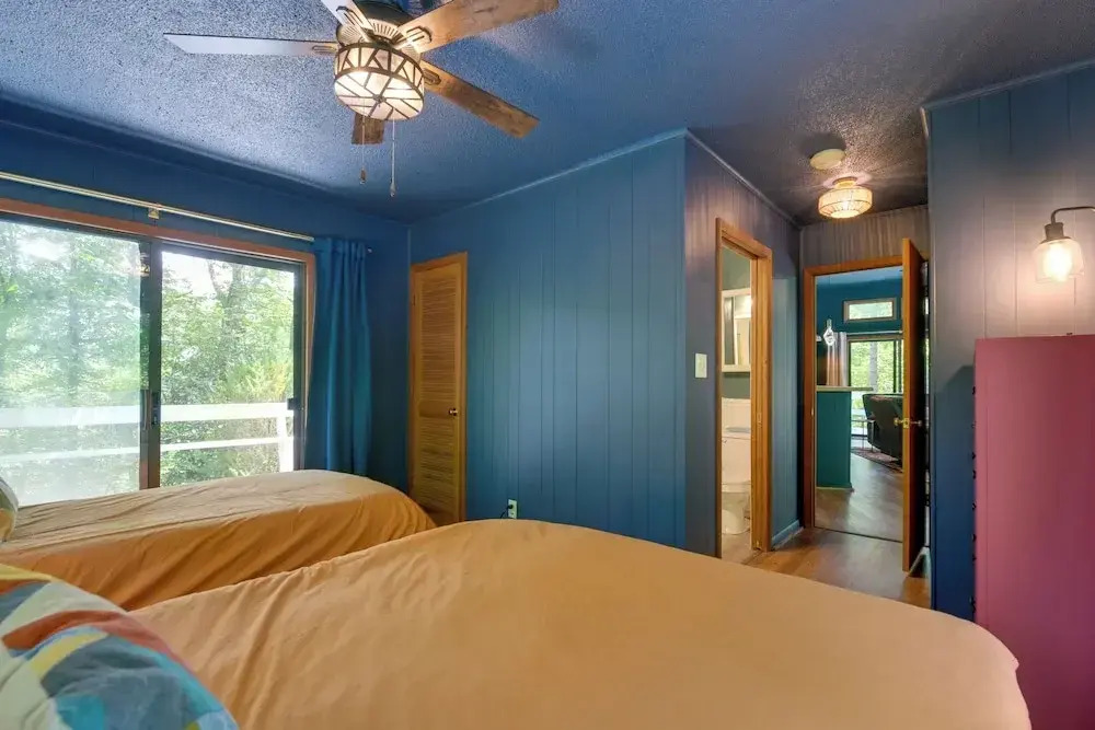 Pet-friendly Cabin - 1 Mi From Fontana Lake!
