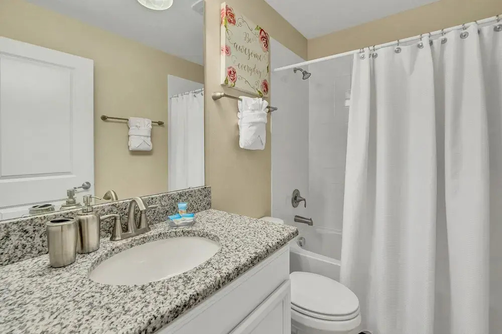 Vibrant and Lush Home, Spacious Pool Area With CDC Standards #6st440