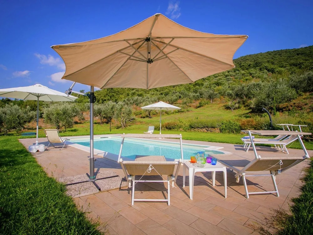 Villa in Cortona with Pool and Val di Chiana View