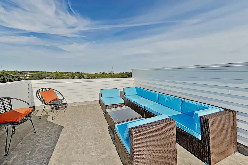 Lavish Eastside W/ Private Rooftop Deck 2 Bedroom Condo