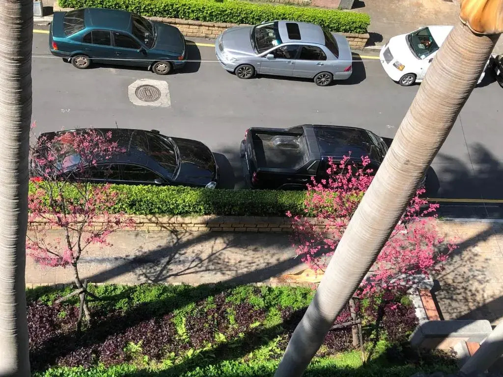 紅色鐵門