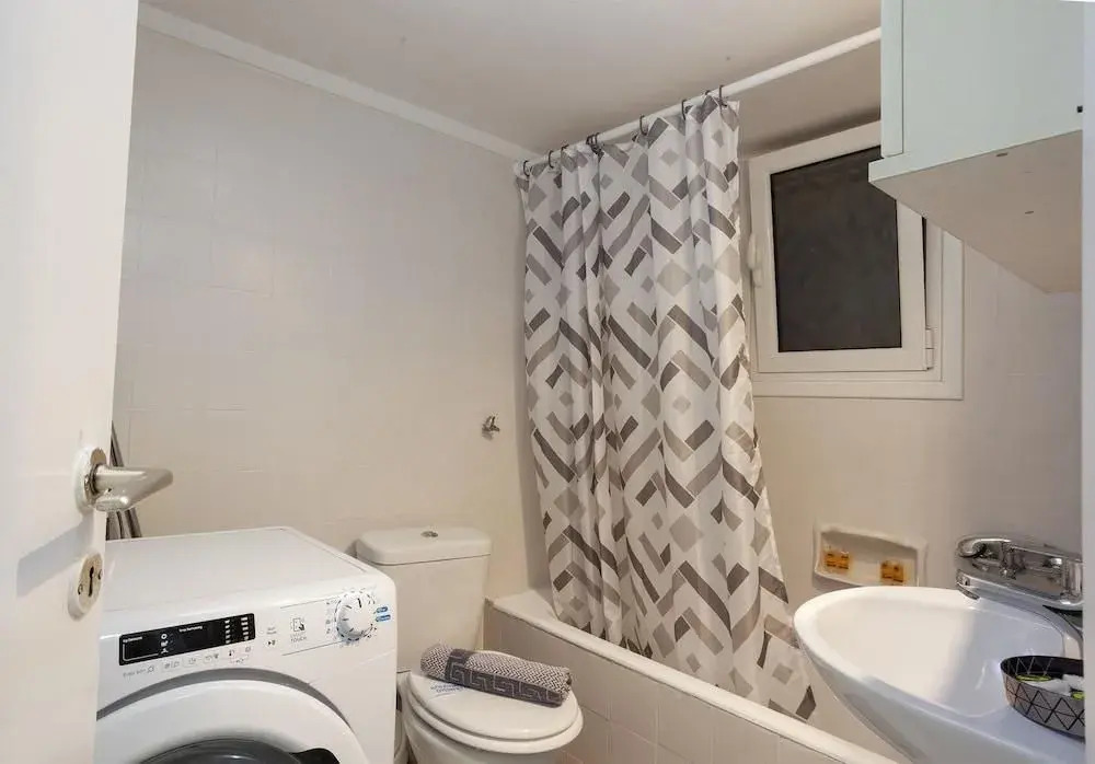 Renovated & Cool Flat In Ideal Location