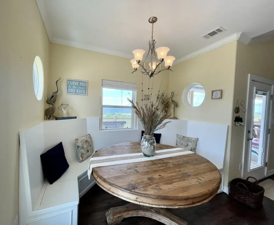 Beachy Beach 3 Bedroom Home by Redawning
