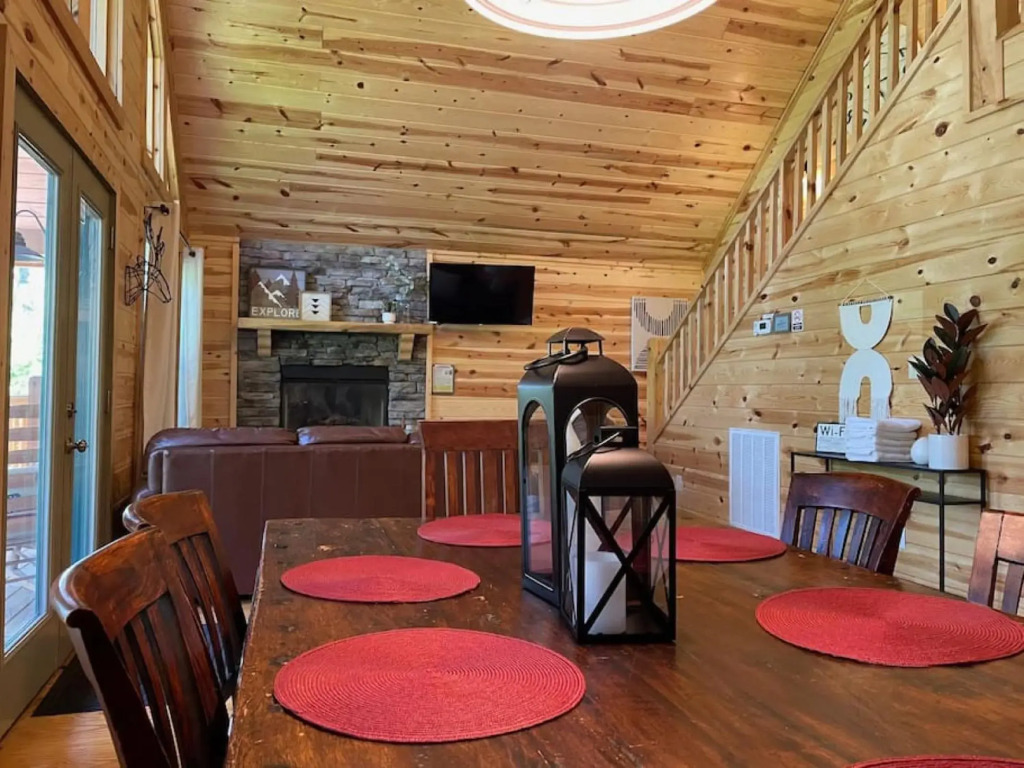 Take it Easy with hot tub and community pool