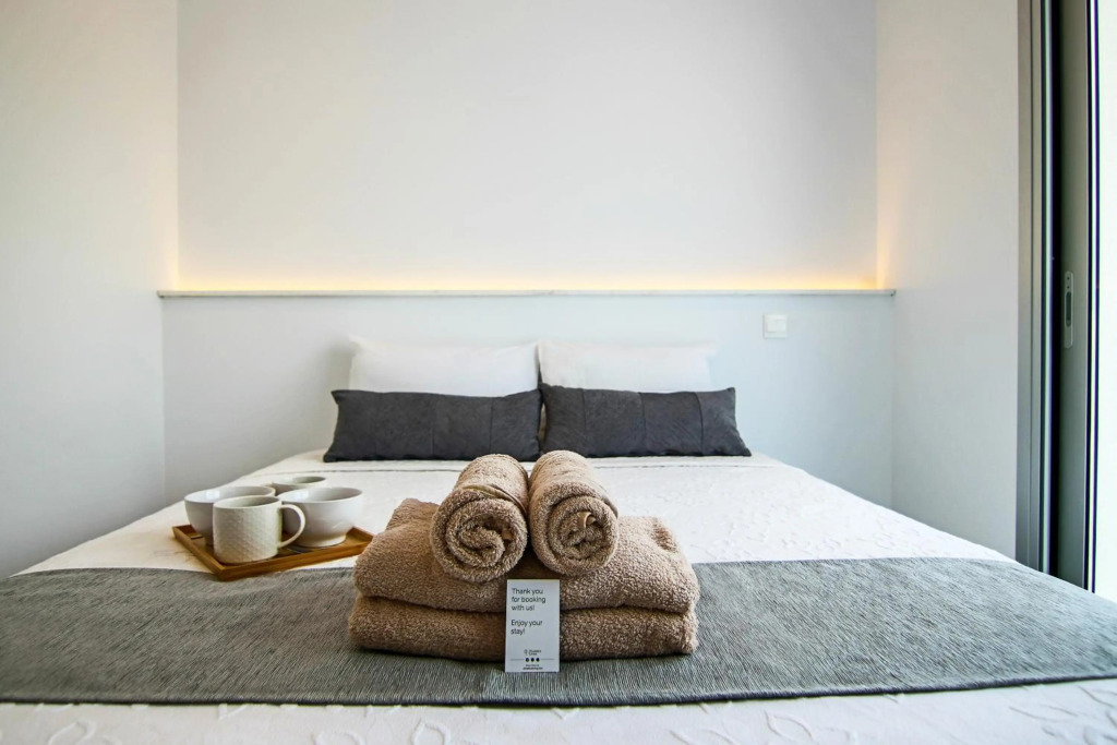 Phaedrus Living - Seaside Executive Flat Harbour 205