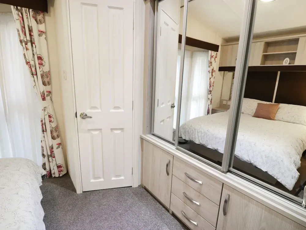 The Hollies Lodge