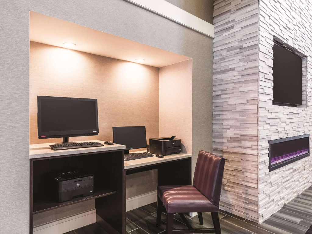 La Quinta Inn & Suites by Wyndham San Antonio Downtown