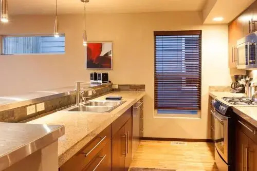 Alexanders-Rvr/Mt Vw-AC-3BR/3B