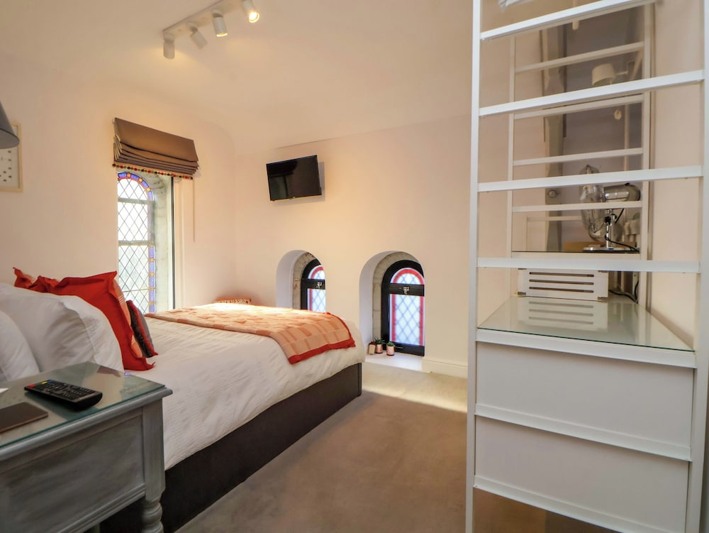 1 Chapel Place