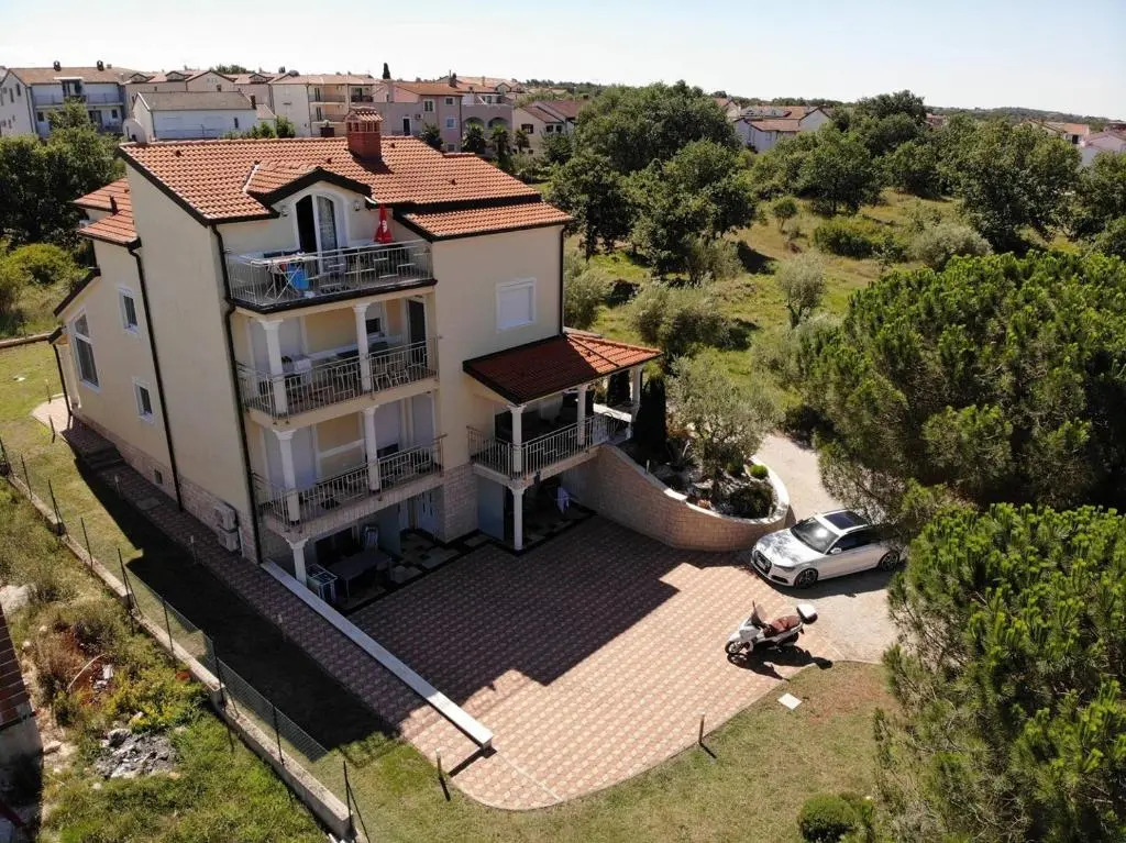 Apartments house Tomic for max 22 persons Maj Poreč