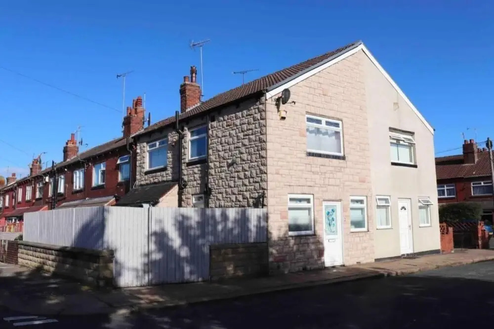 Cheerful 2 bedroom residential home