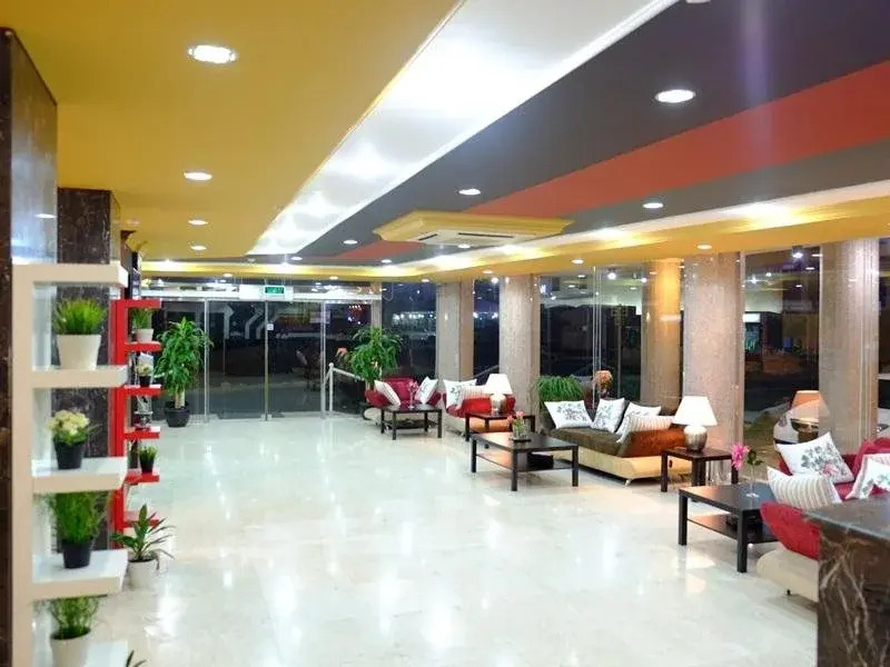 Plaza Home