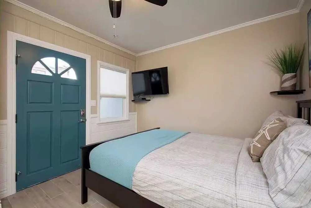Sleeps 16 Dock, Walk to Beach, Balboa Fun Zone & Dining Edgewater Place