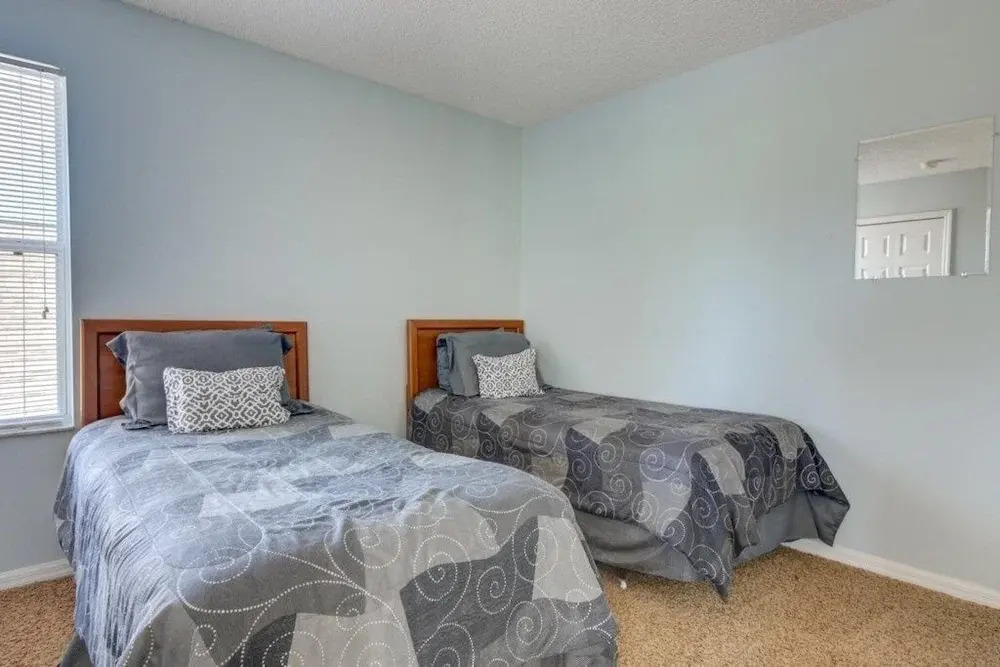 South Facing Pool & Game Room! 6 Bedroom Home by RedAwning