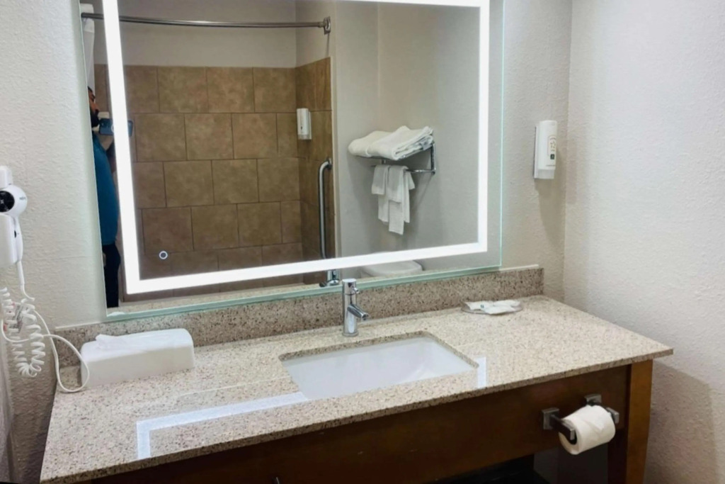Quality Inn & Suites San Antonio Airport - Stone Oak