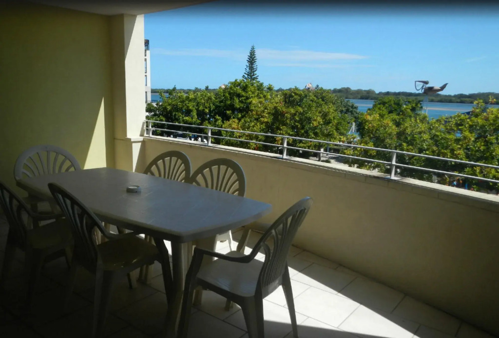 Riverside Apartments & Hotel