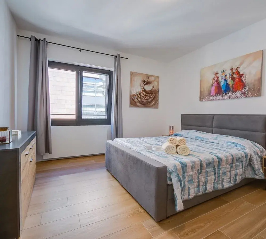 Boutique Apartment 11