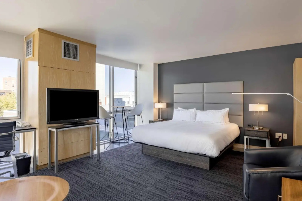 Hotelvetro Iowa City, Tapestry Collection By Hilton