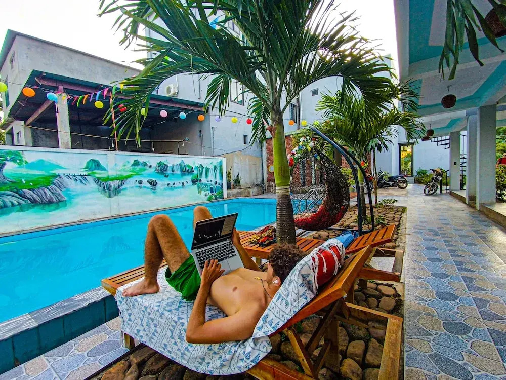 YoLo Pool Bar Villas