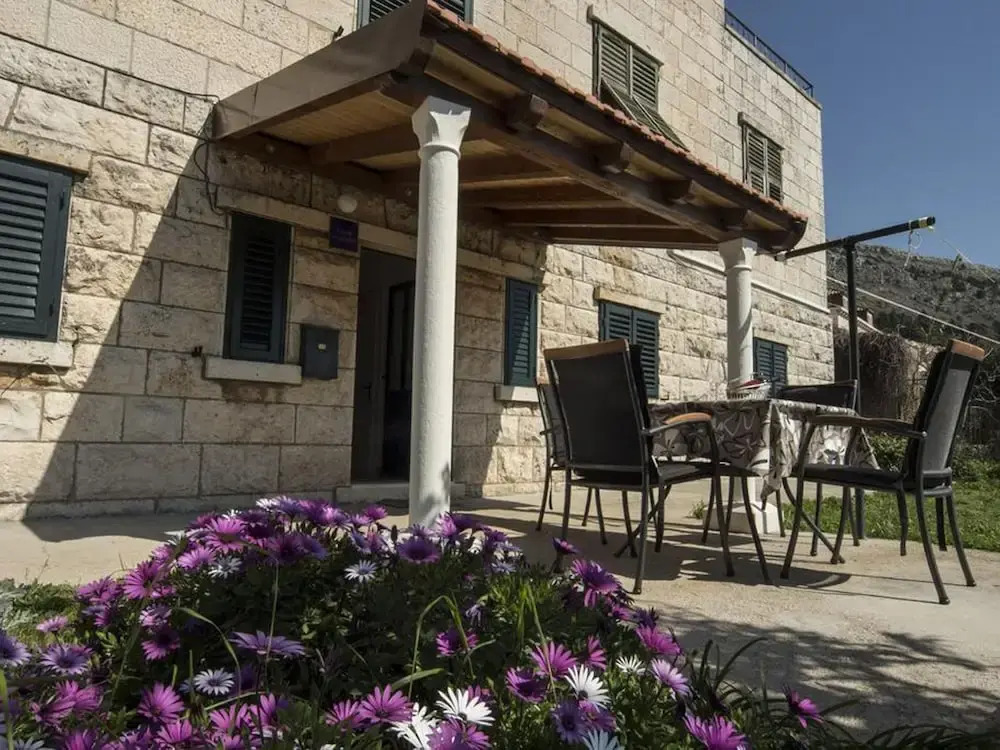 Cosy Apartment Overlooking City Walls and Island Lokrum, Private Terasse, Wi-fi