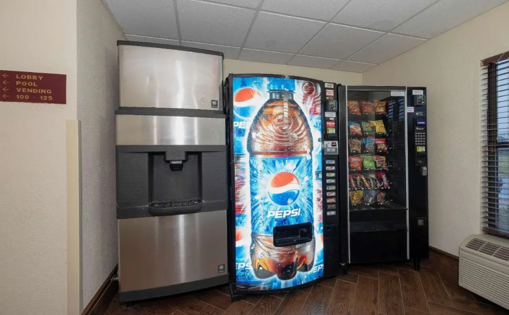 Econo Lodge Inn & Suites