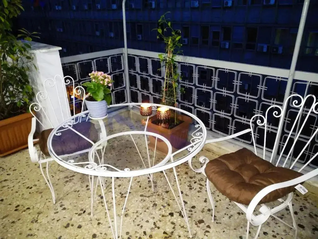 Athena's Home, Sunny Balkony 100m from metro!