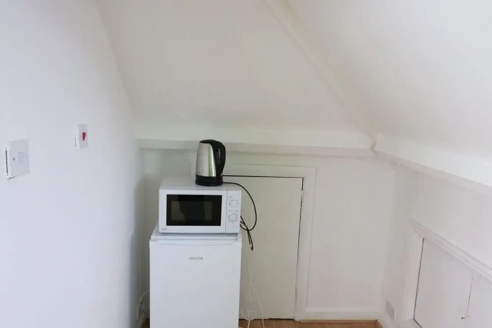 A Bright Massive Studio Room Near Wembley