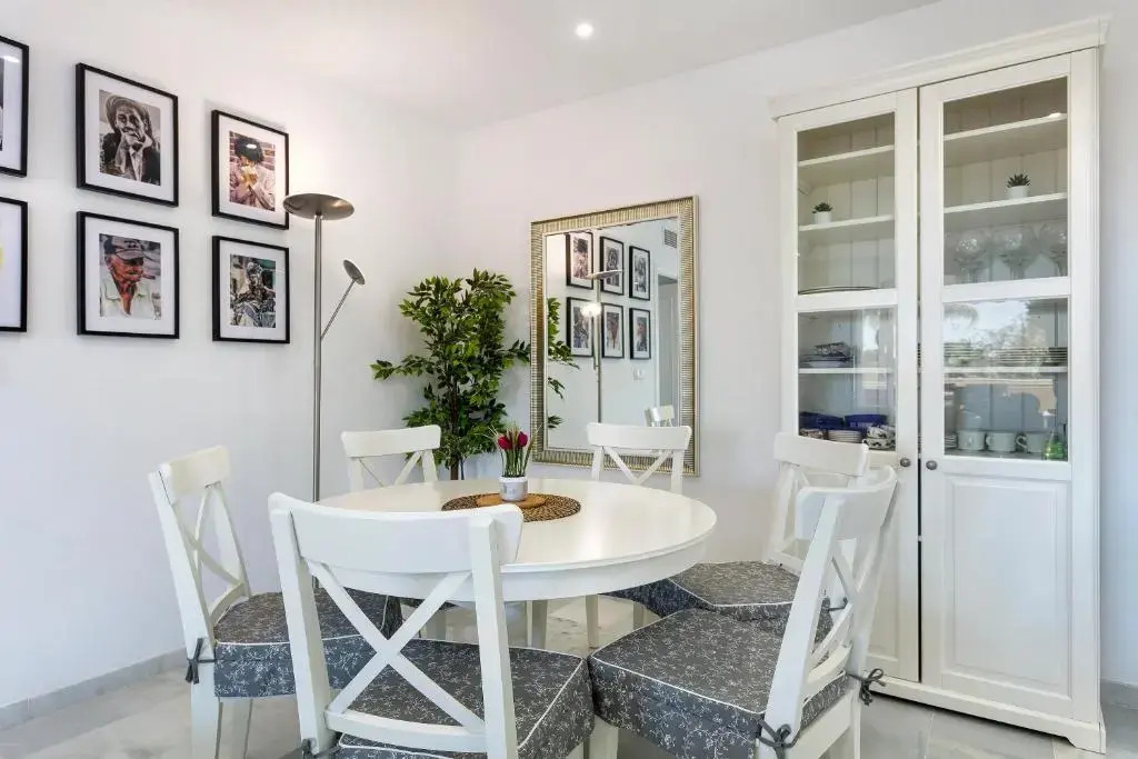 Stunning apartment metres from the beach - RDR222