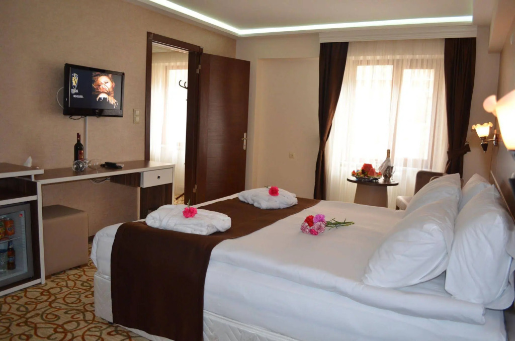 Perama Hotel
