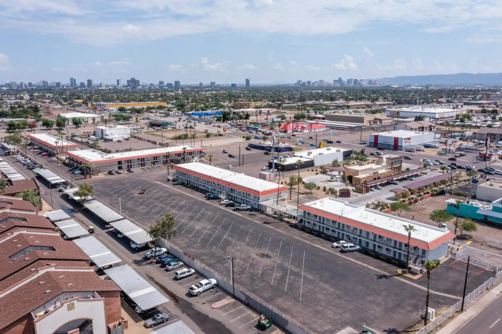 Super 8 by Wyndham Phoenix West