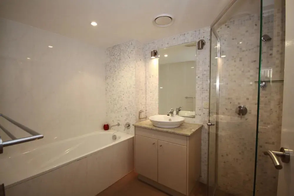 Oasis, Unit 11/5 Laman Street