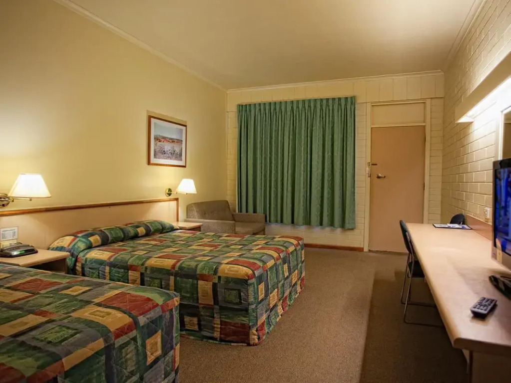Opal Inn Hotel, Motel, Caravan Park