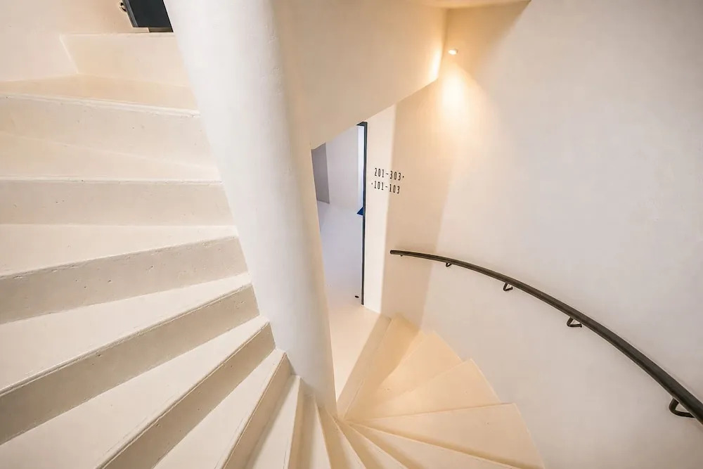 JIJI Suites