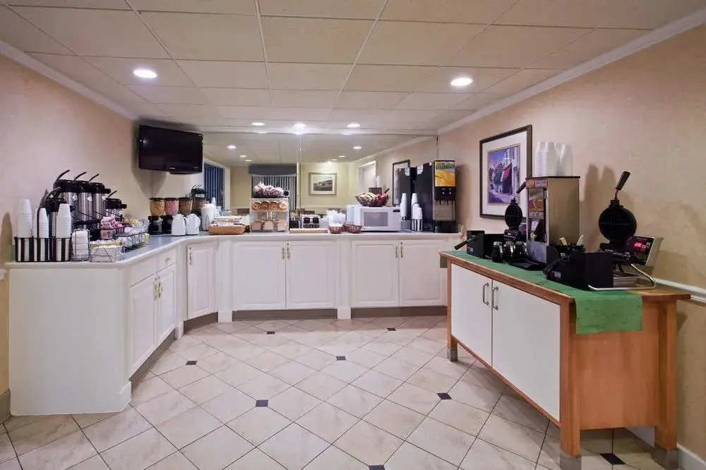 La Quinta Inn & Suites Tampa East Fairgrounds # 1039