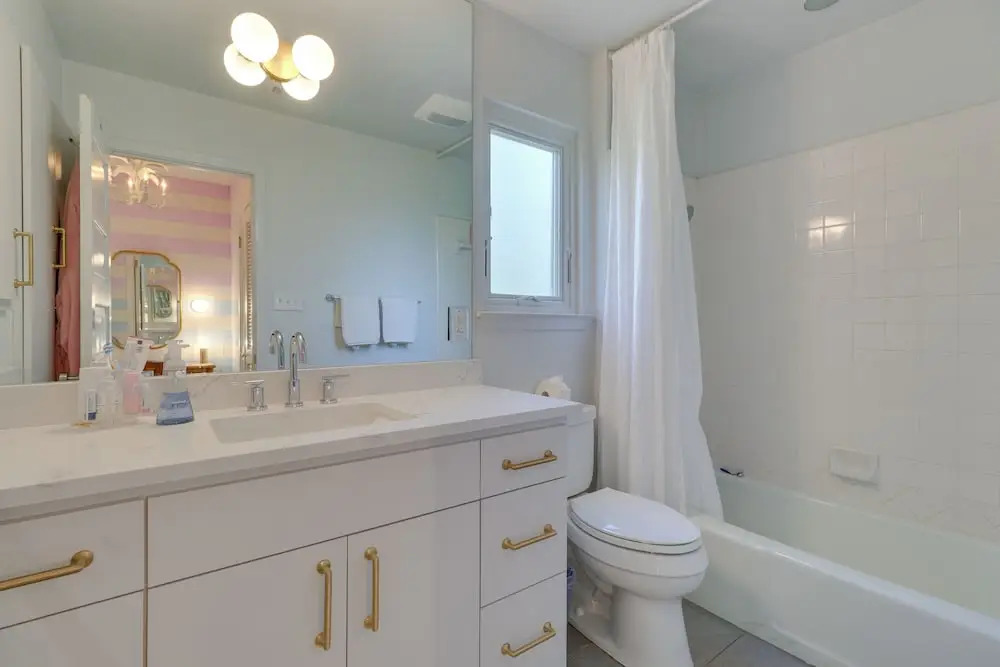 Modern Austin Home w/ Yard ~ 1 Mi From Acl!
