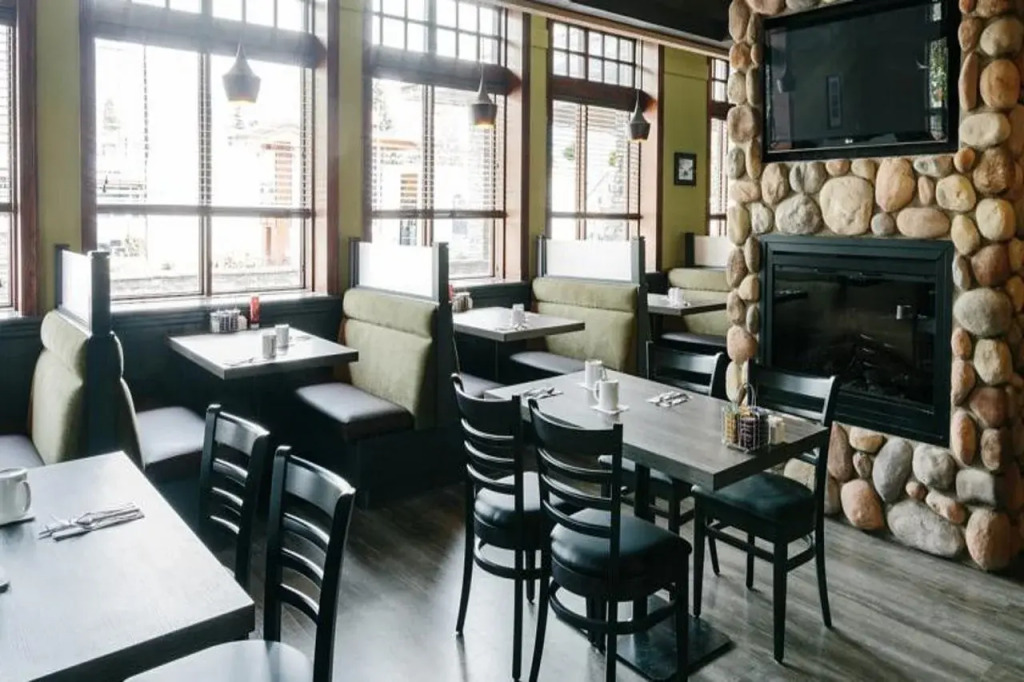 Elk + Avenue Hotel