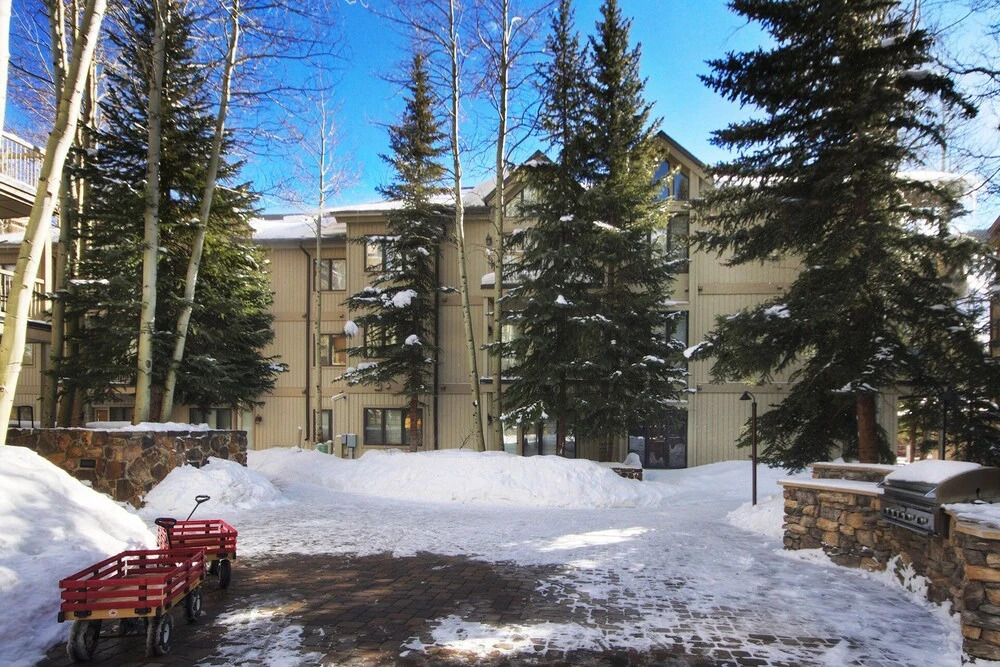 2705 Chateaux DMont
