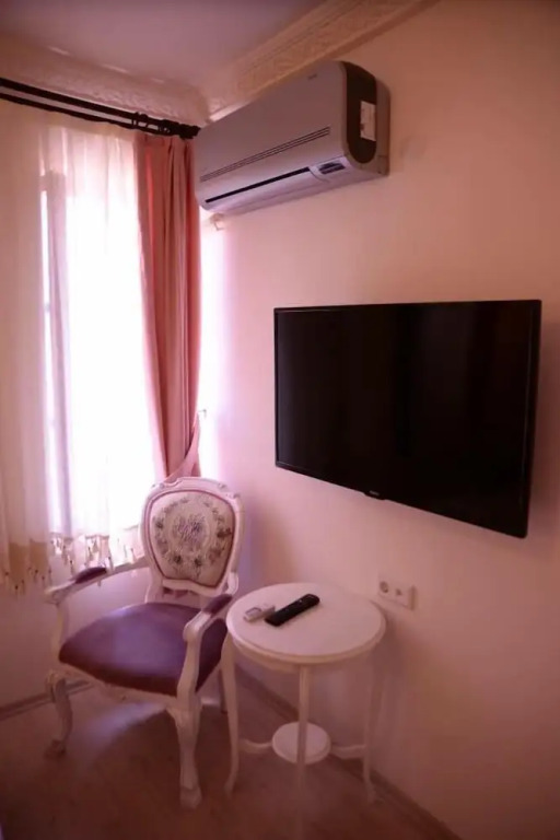 Maya Hotel Studio E