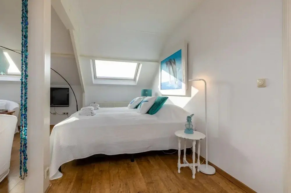 Bright Apartment Near Beach