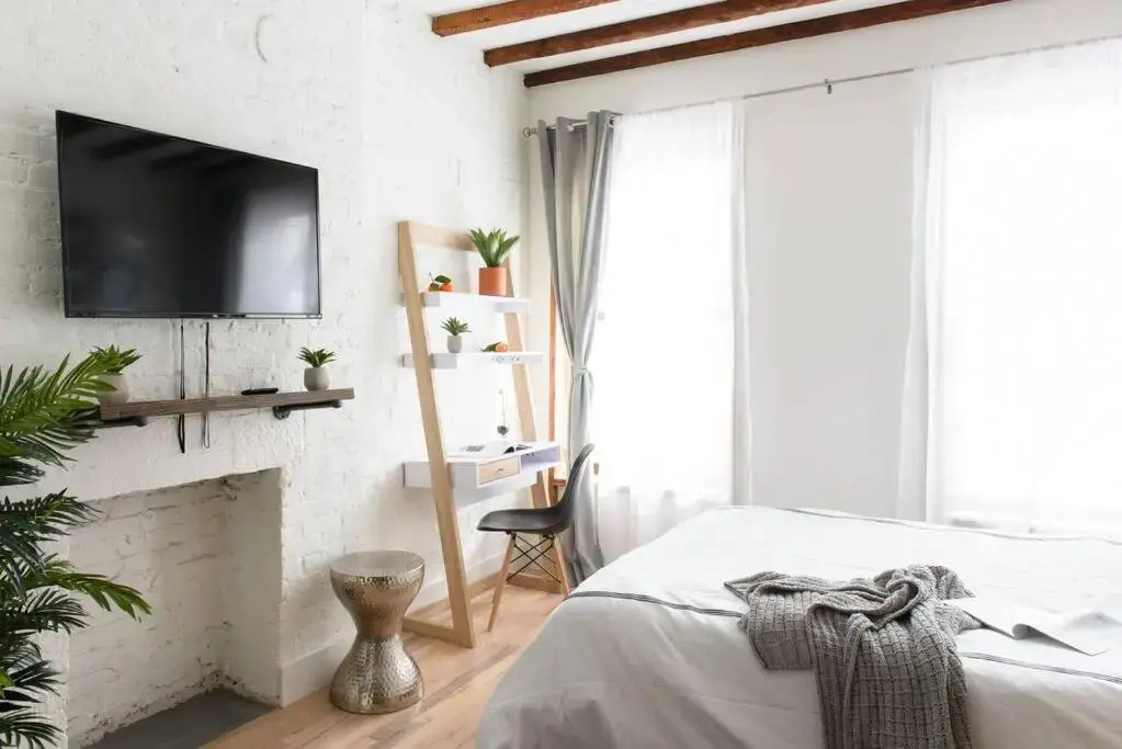 24-14 Renovated Studio Prime Gramercy W D