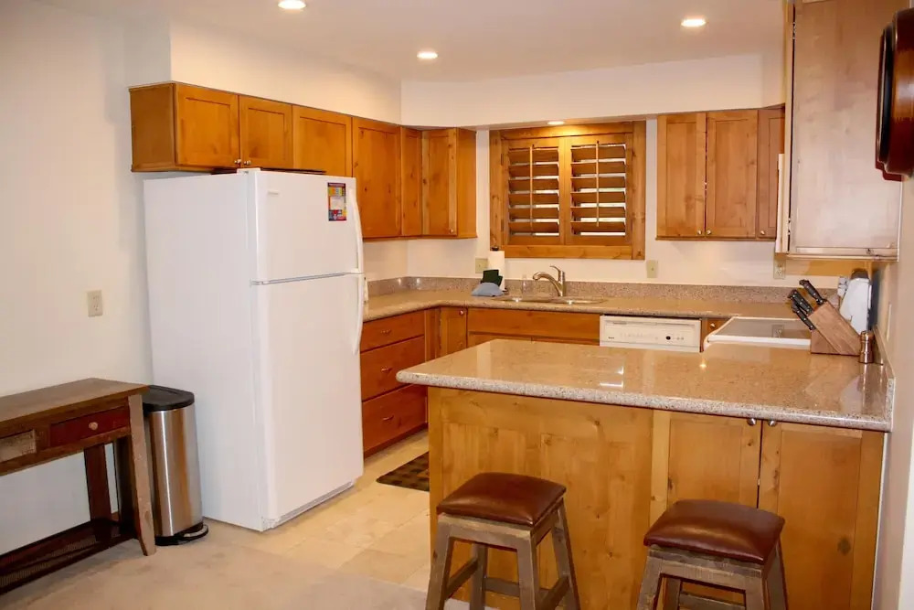 Woods Manor Condo